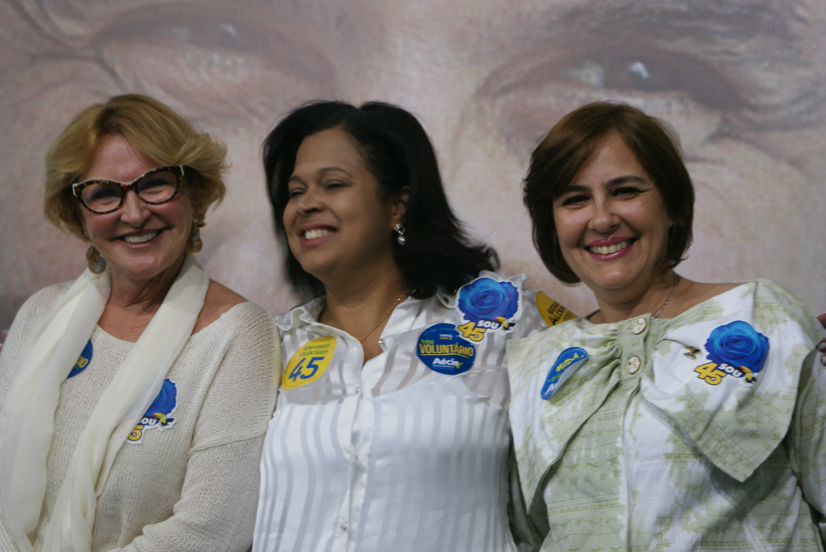 Ana Serra, Dell Santos e Flávia Cruvinel receberam o agradecimento de Aécio pela mobilização cívica