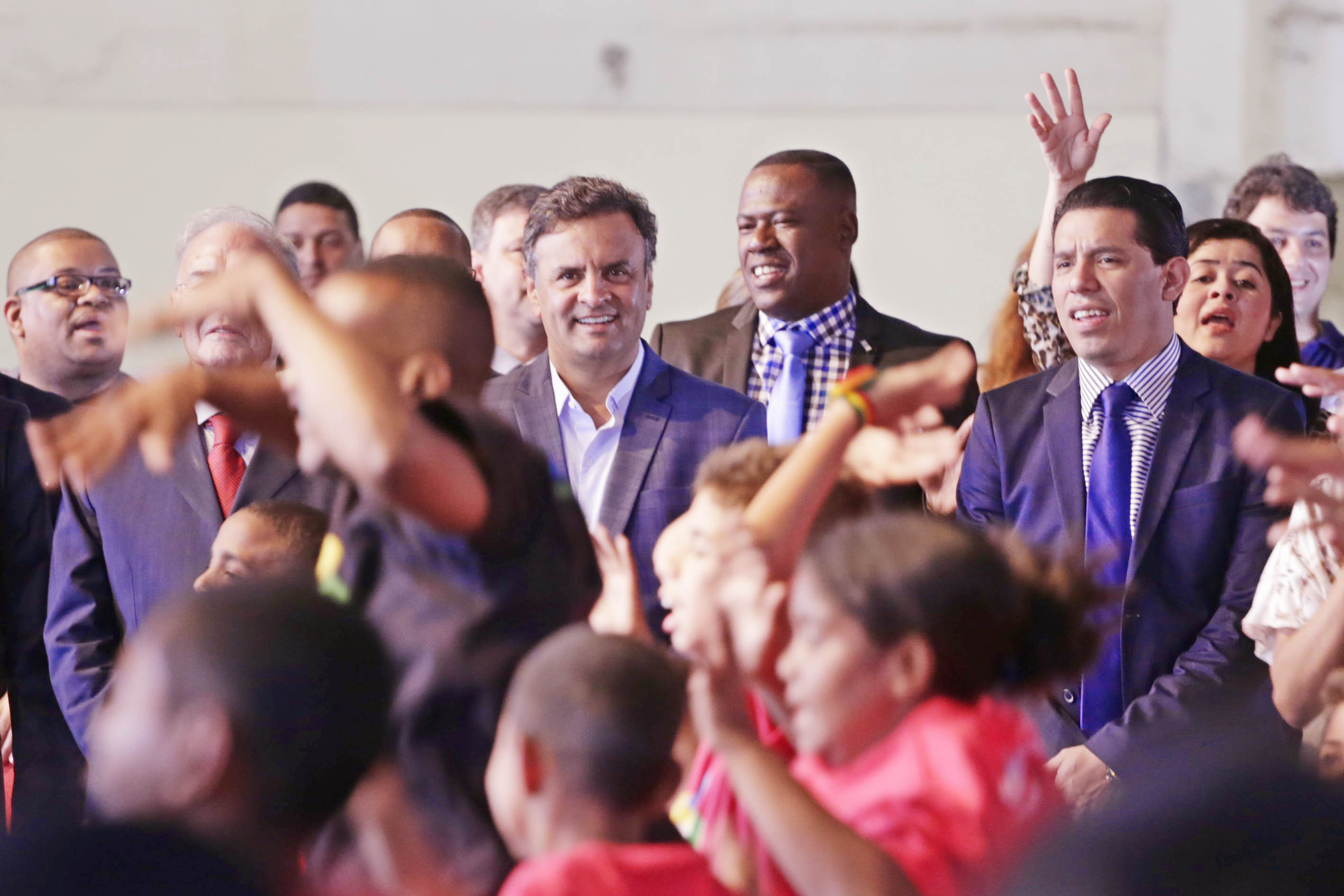 aecio-neves-visita-o-instituto-flordelis-igo-estrela33